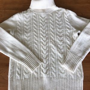 Soft white cable knit sweater sz L, fits like Med